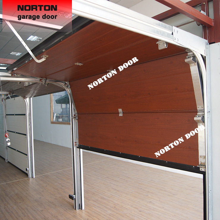 ガレージドアの不適切な設置は重大な安全上の問題を引き起こす