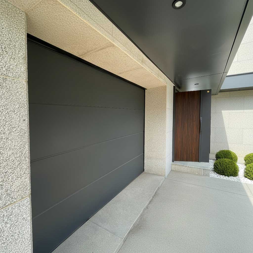 長期使用向けに設計された耐久性のあるガレージドア
